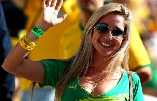 Chân dài xinh đẹp hâm mộ tuyển Brazil.